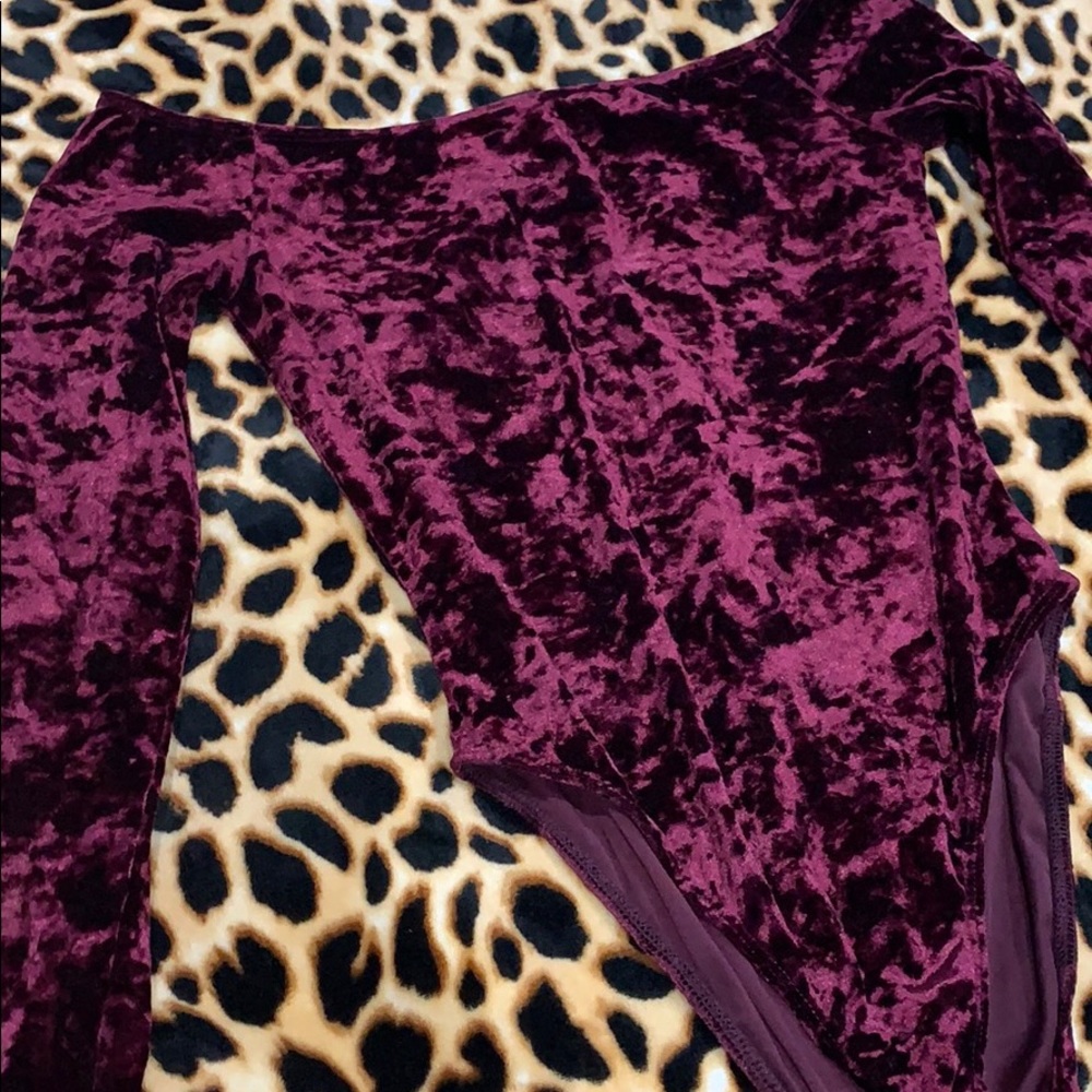 Burgundy off the shoulder bodysuit💜